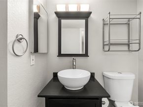 16817 Larch Way G104, Lynnwood WA 98037