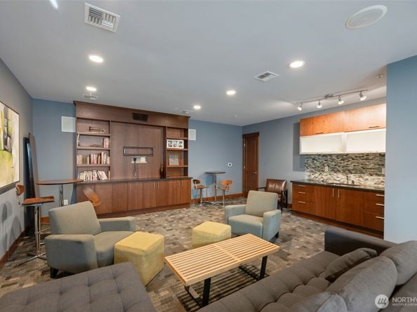 4547 8th Avenue NE 203, Seattle WA 98105