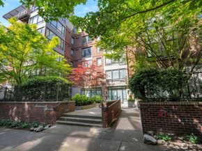 4547 8th Avenue NE 203, Seattle WA 98105