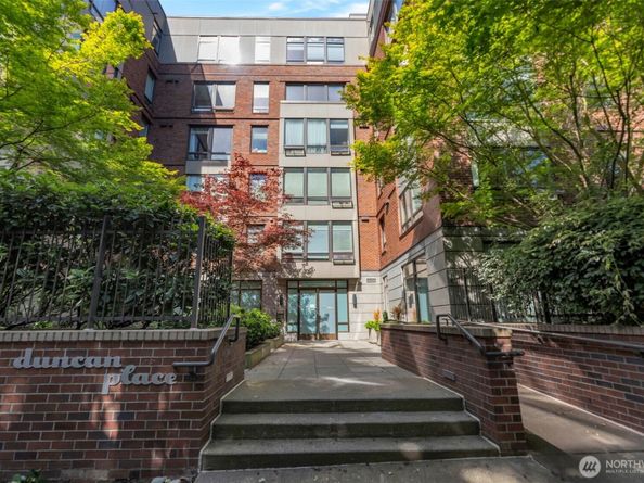 4547 8th Avenue NE 203, Seattle WA 98105