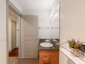 4547 8th Avenue NE 203, Seattle WA 98105