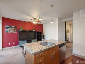4547 8th Avenue NE 203, Seattle WA 98105
