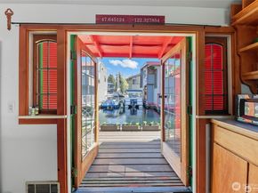2727 Fairview Avenue E 18, Seattle WA 98102