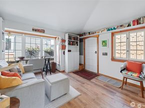 2727 Fairview Avenue E 18, Seattle WA 98102