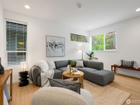 139 22nd Avenue E A, Seattle WA 98112
