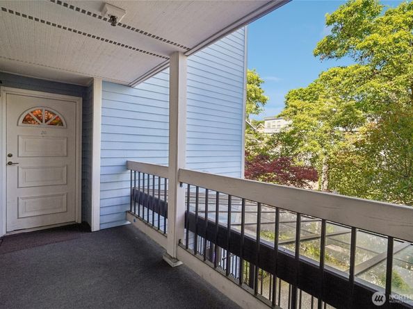 1111 10th Avenue E 20, Seattle WA 98102