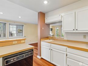 1111 10th Avenue E 20, Seattle WA 98102