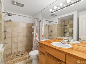 1111 10th Avenue E 20, Seattle WA 98102