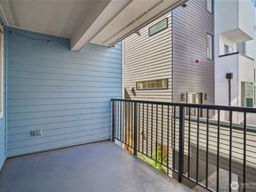1111 10th Avenue E 20, Seattle WA 98102
