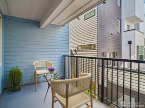 1111 10th Avenue E 20, Seattle WA 98102
