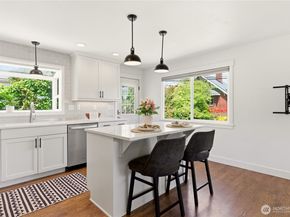 6825 Linden Avenue N, Seattle WA 98103