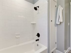 6825 Linden Avenue N, Seattle WA 98103