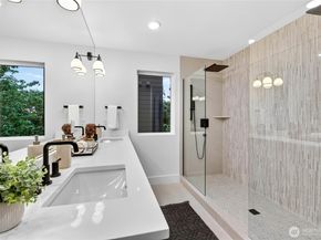 4529 Corliss Avenue N, Seattle WA 98103