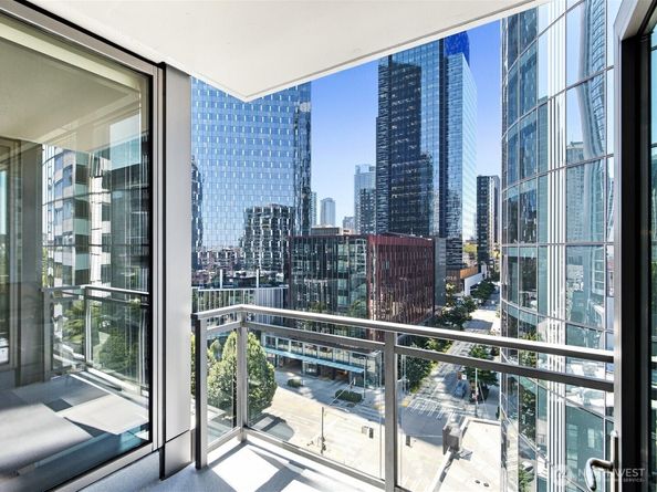 820 Blanchard Street 1007, Seattle WA 98121