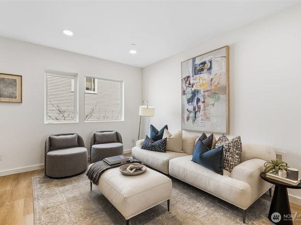 12524 15th Avenue NE B, Seattle WA 98125