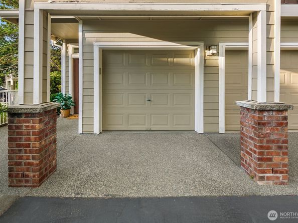 588 241st Lane SE, Sammamish WA 98074