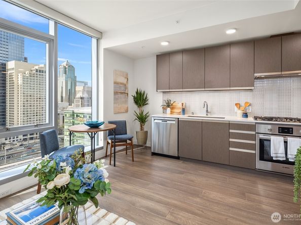 800 Columbia Street 1703, Seattle WA 98104