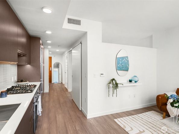 800 Columbia Street 1703, Seattle WA 98104