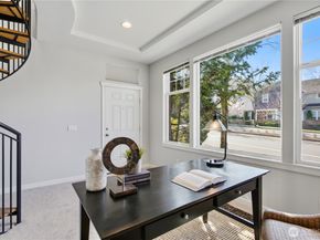 1439 Huckleberry Cir, Issaquah WA 98029