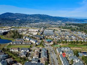 1439 Huckleberry Cir, Issaquah WA 98029
