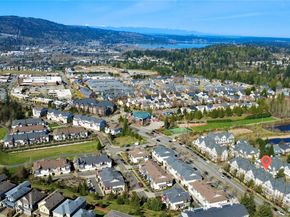 1439 Huckleberry Cir, Issaquah WA 98029