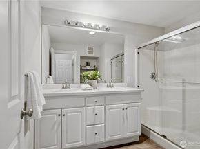 1439 Huckleberry Cir, Issaquah WA 98029