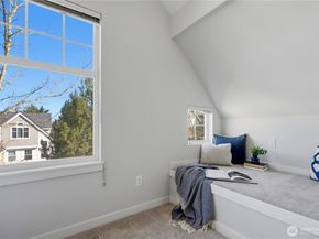1439 Huckleberry Cir, Issaquah WA 98029