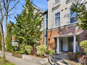 1439 Huckleberry Cir, Issaquah WA 98029