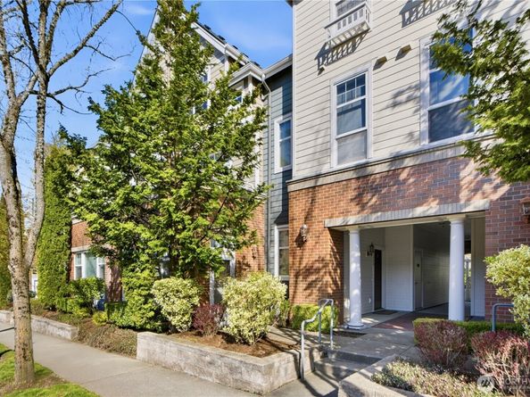 1439 Huckleberry Cir, Issaquah WA 98029