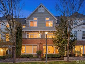 1439 Huckleberry Cir, Issaquah WA 98029