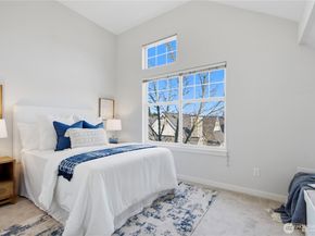 1439 Huckleberry Cir, Issaquah WA 98029
