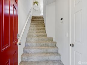 1439 Huckleberry Cir, Issaquah WA 98029