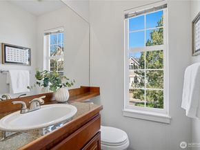 1439 Huckleberry Cir, Issaquah WA 98029