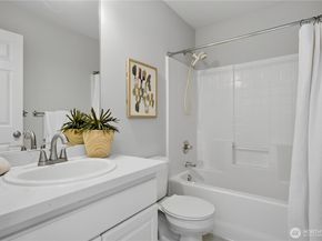 1439 Huckleberry Cir, Issaquah WA 98029