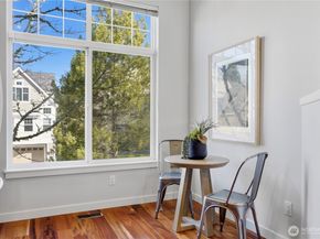 1439 Huckleberry Cir, Issaquah WA 98029