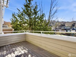 1439 Huckleberry Cir, Issaquah WA 98029
