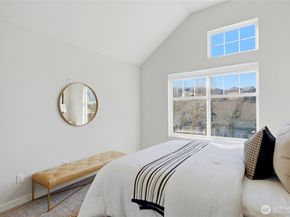 1439 Huckleberry Cir, Issaquah WA 98029