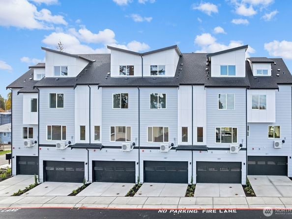 1401 SW 111th Lane, Seattle WA 98146