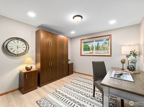 4902 NE 7th Place, Renton WA 98059