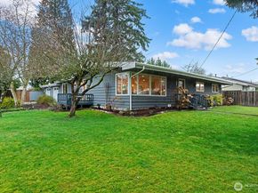4902 NE 7th Place, Renton WA 98059