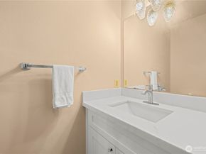 12024 101 Avenue NE E2, Kirkland WA 98034