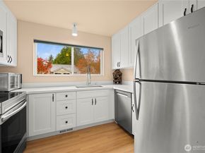 12024 101 Avenue NE E2, Kirkland WA 98034
