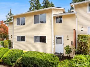 12024 101 Avenue NE E2, Kirkland WA 98034