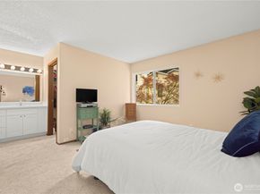12024 101 Avenue NE E2, Kirkland WA 98034