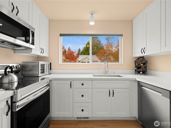 12024 101 Avenue NE E2, Kirkland WA 98034