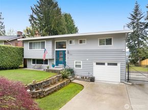 7627 NE 202nd Place, Kenmore WA 98028