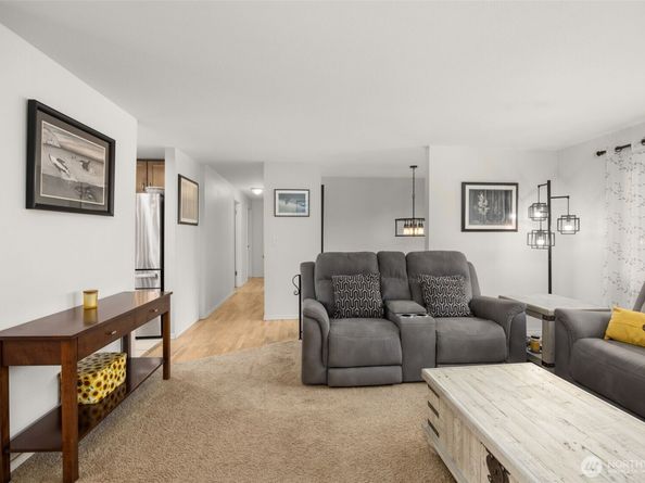 7627 NE 202nd Place, Kenmore WA 98028