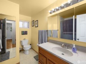 7627 NE 202nd Place, Kenmore WA 98028