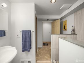 7627 NE 202nd Place, Kenmore WA 98028