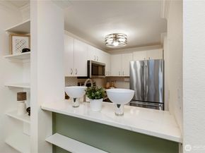 2244 13th Ave W 206, Seattle WA 98119